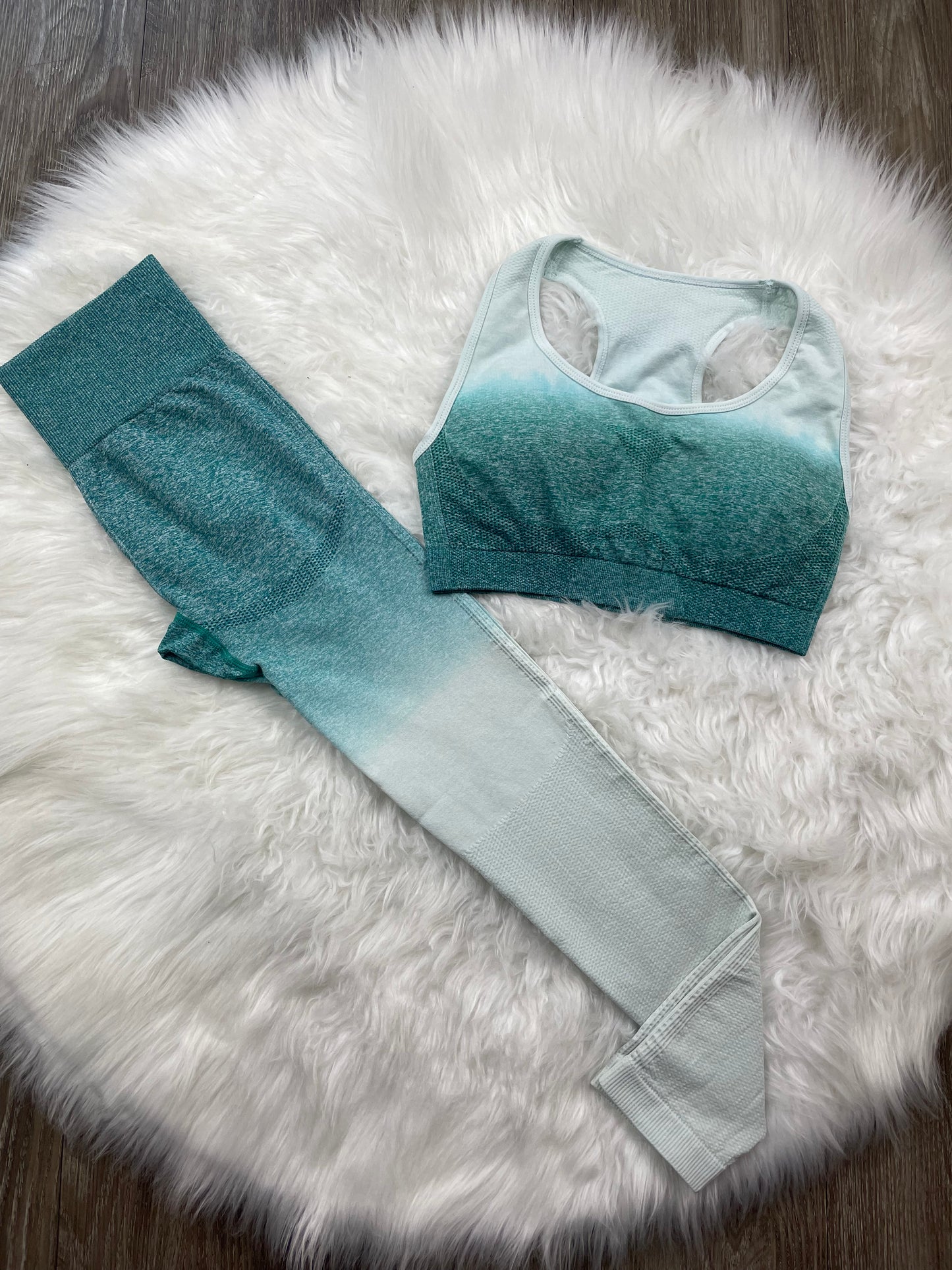 Conjunto deportivo sin efecto push/soporte incluido