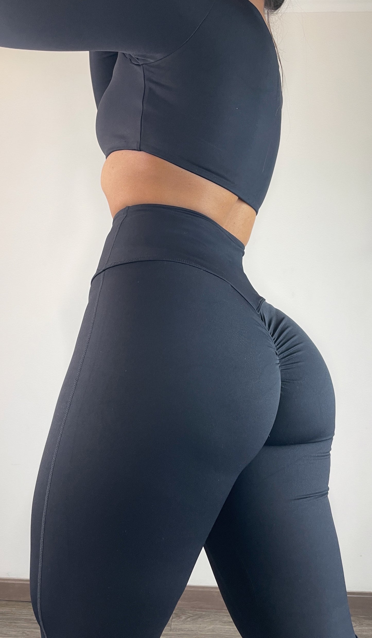 Conjunto leggings efecto push up/crop top manga larga