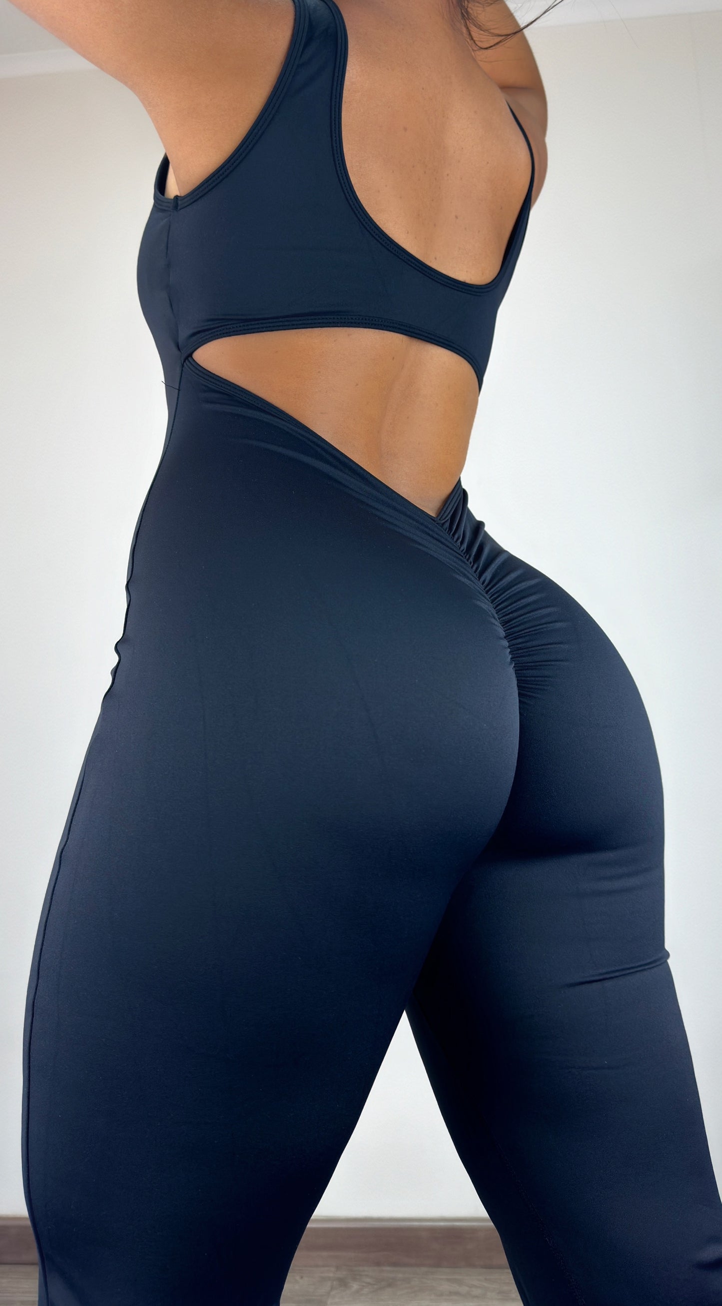 Enterito con efecto push up wide leg o bota ancha/soporte incluido