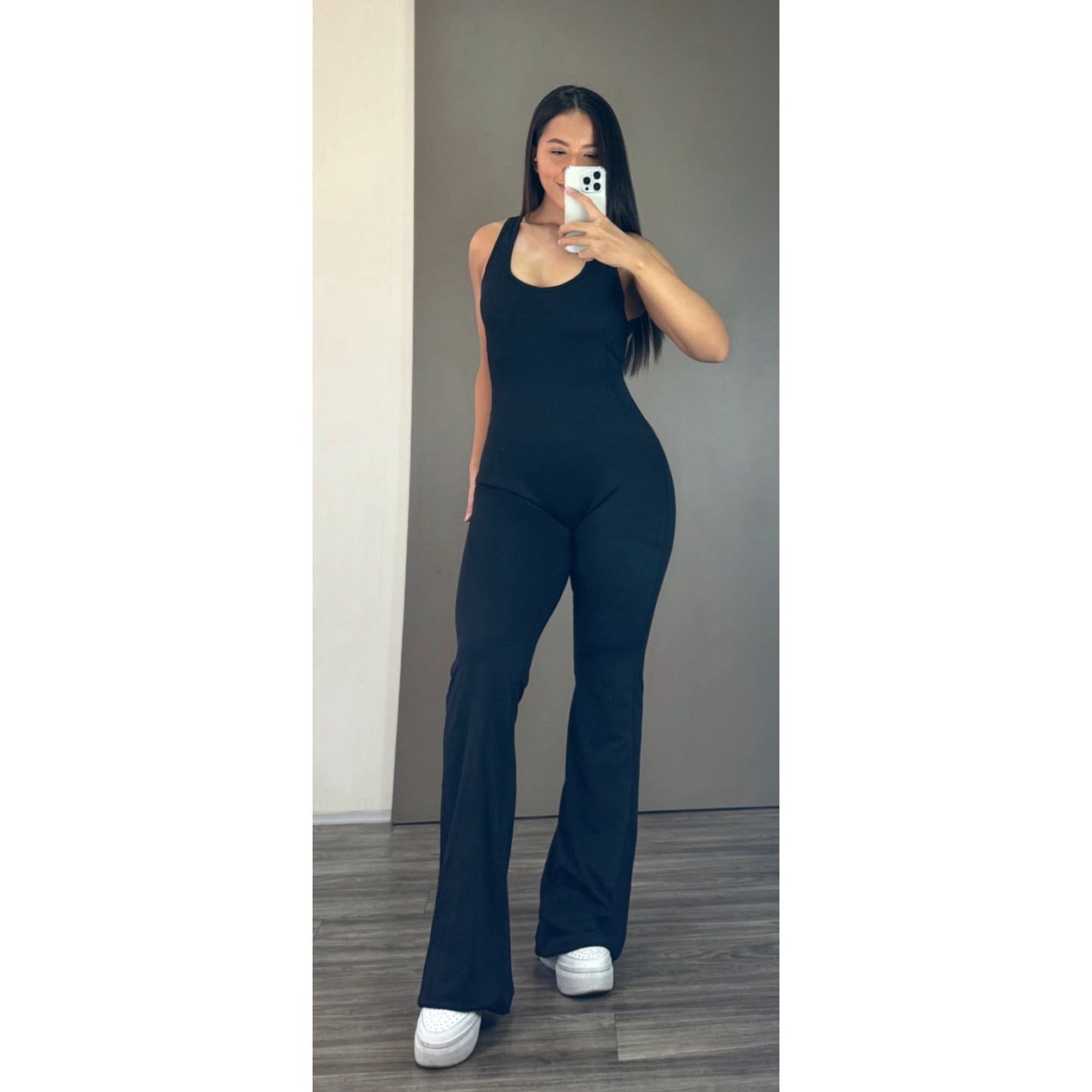 Enterito con efecto push up wide leg o bota ancha/soporte incluido