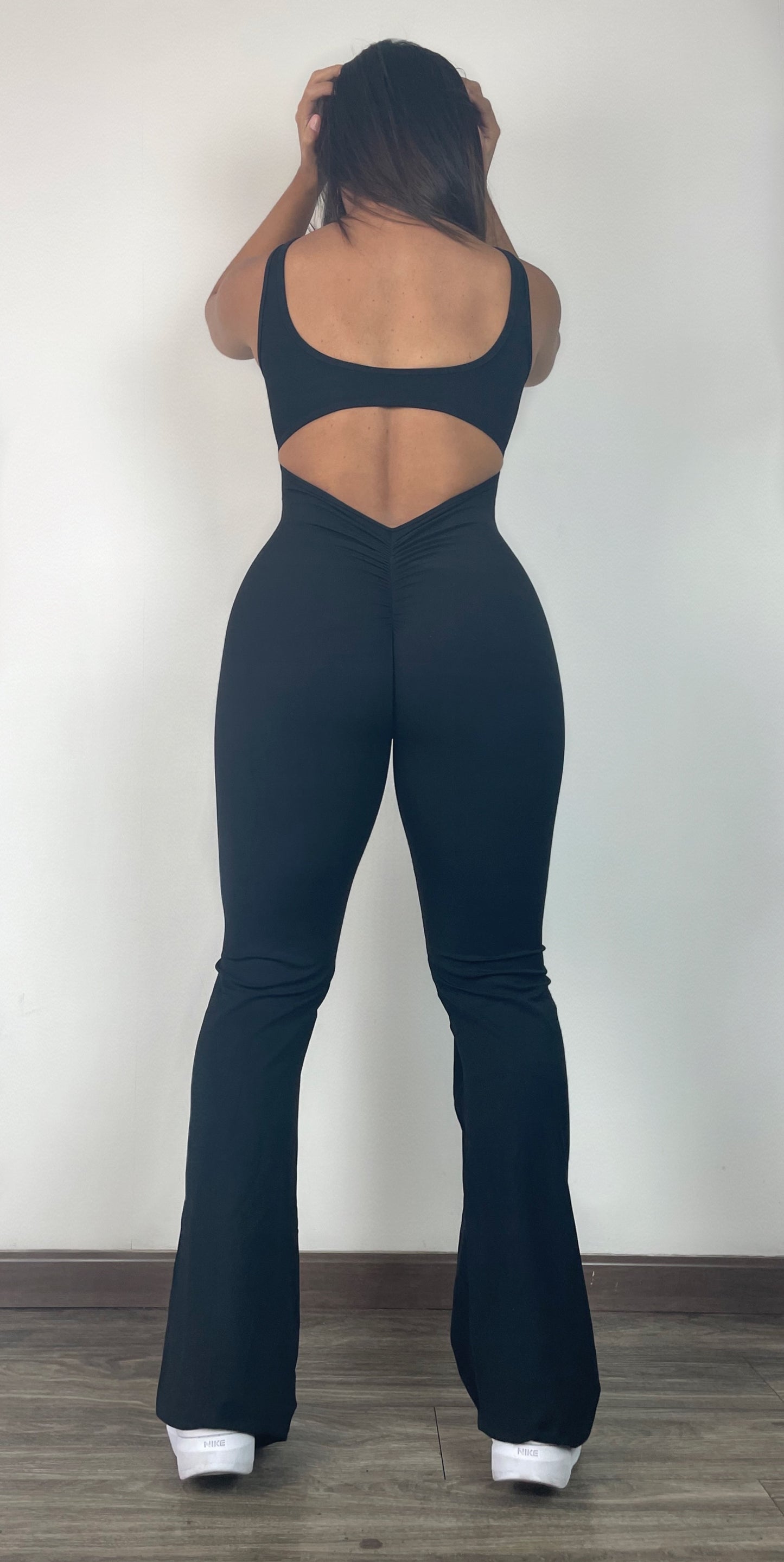Enterito con efecto push up wide leg o bota ancha/soporte incluido